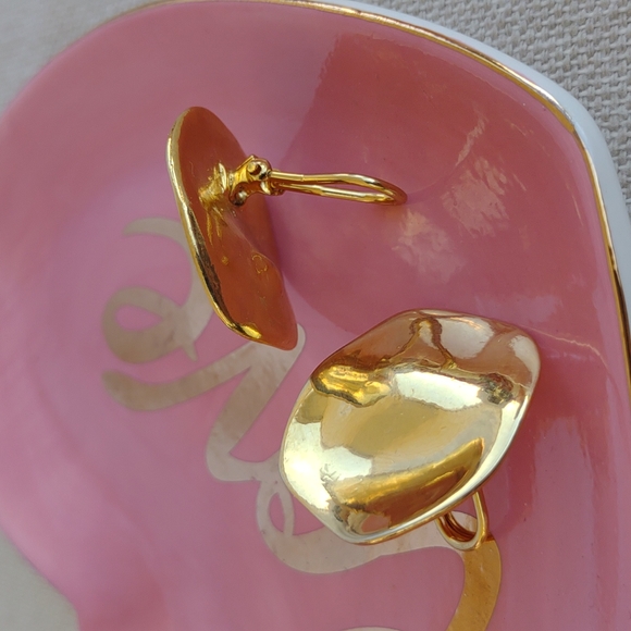 Vintage Clip Earrings - Picture 5 of 12